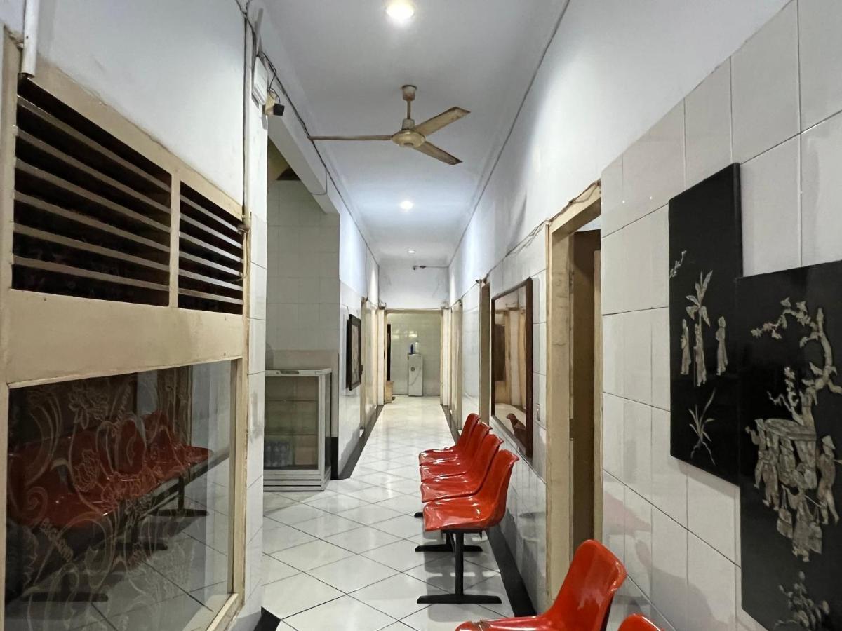 Oyo 92675 Rosna Makassar