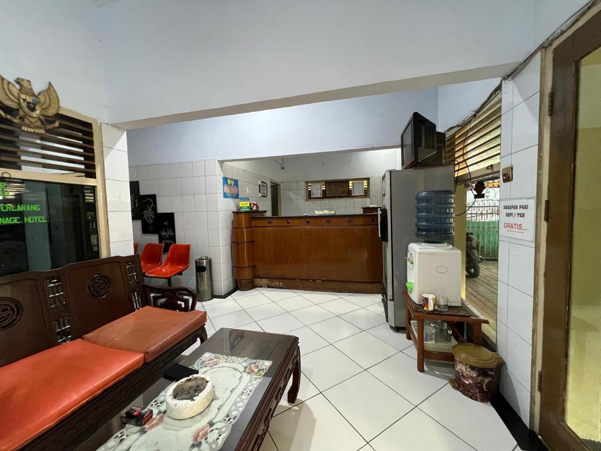 Oyo 92675 Rosna Makassar