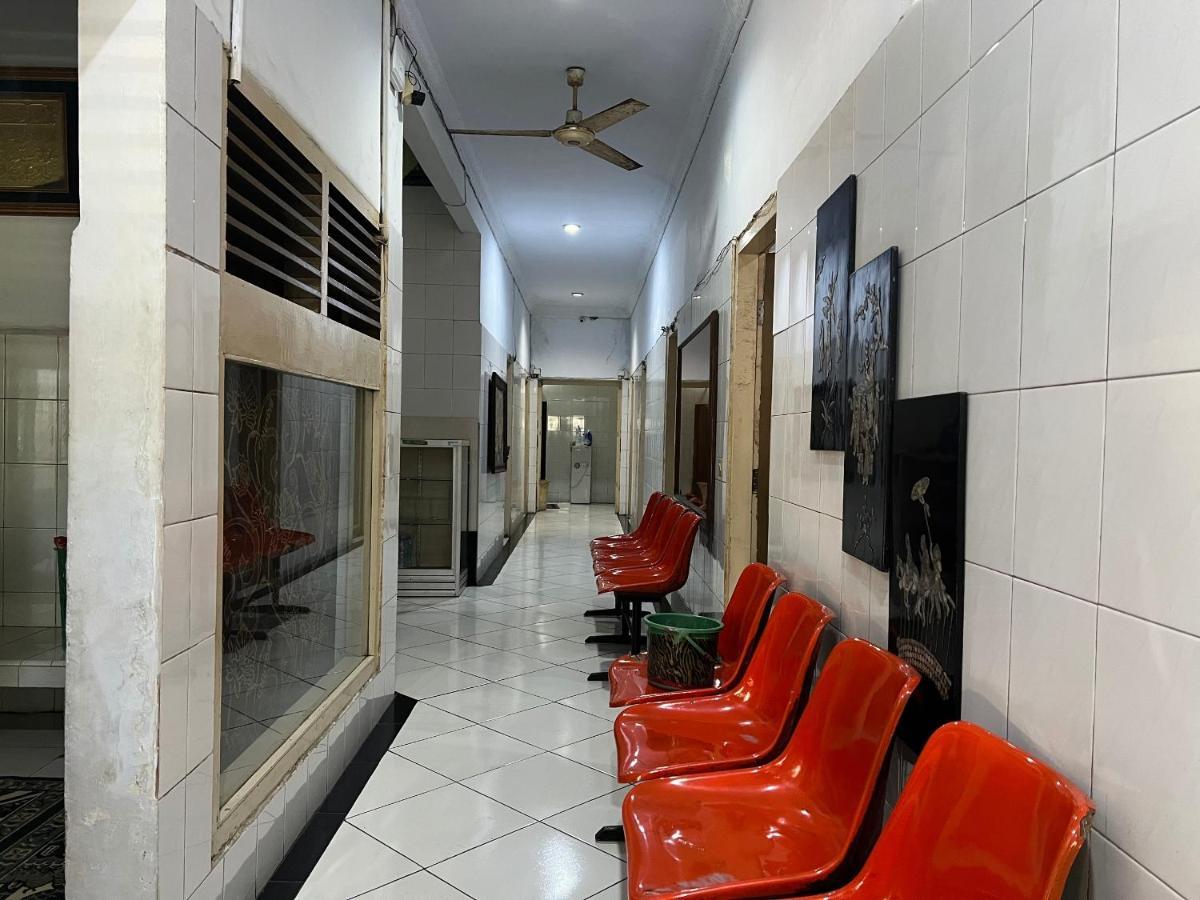 Oyo 92675 Rosna 2* Makassar